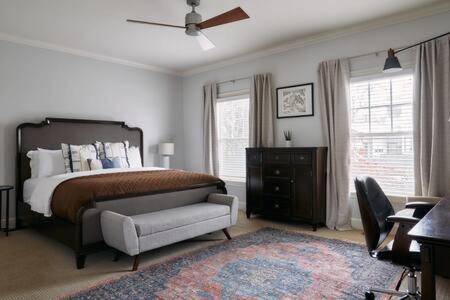 The Commodore - Stunning Vandy Home, Walk To It All แนชวิลล์ ภายนอก รูปภาพ