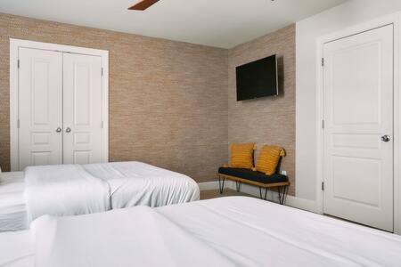 The Commodore - Stunning Vandy Home, Walk To It All แนชวิลล์ ภายนอก รูปภาพ