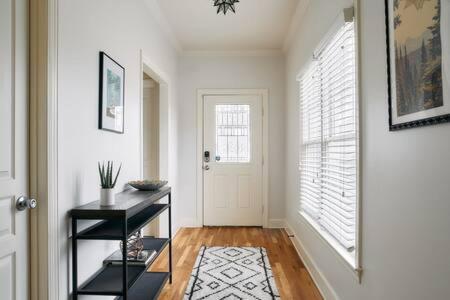 The Commodore - Stunning Vandy Home, Walk To It All แนชวิลล์ ภายนอก รูปภาพ