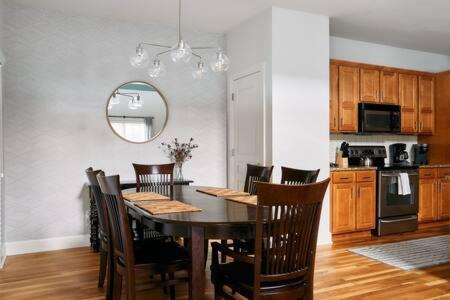 The Commodore - Stunning Vandy Home, Walk To It All แนชวิลล์ ภายนอก รูปภาพ
